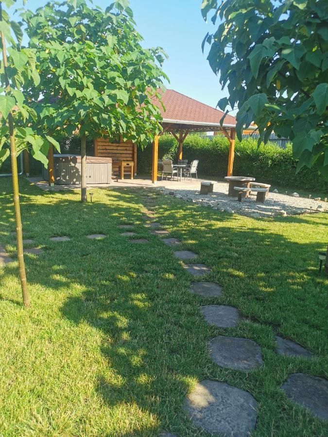 Zso-ze Apartment Tiszafüred